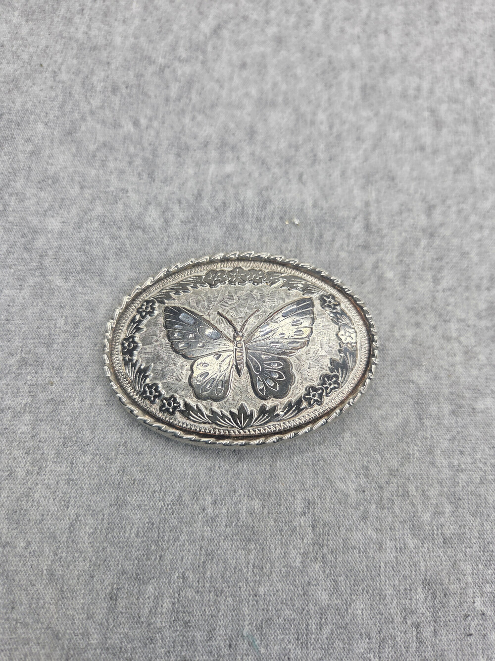 Vintage Womens Oval Belt Buckle Etched Butterfly Floral Rope Edge USA